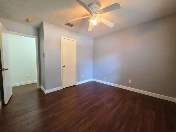 $2,600 | 304 East Clover Park Drive, Fort Worth, TX 76140