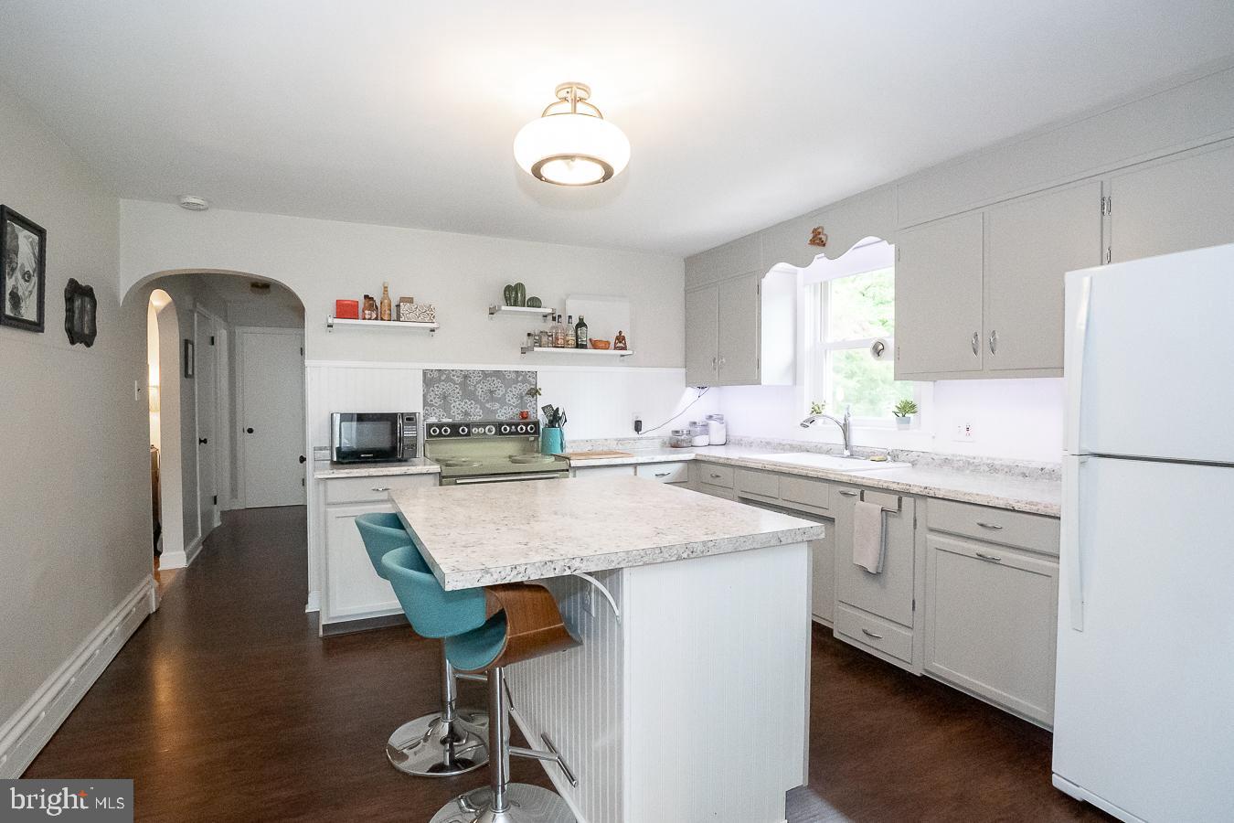 1629 Becker Road Green Lane, PA 18054 - Photo 3 of 32