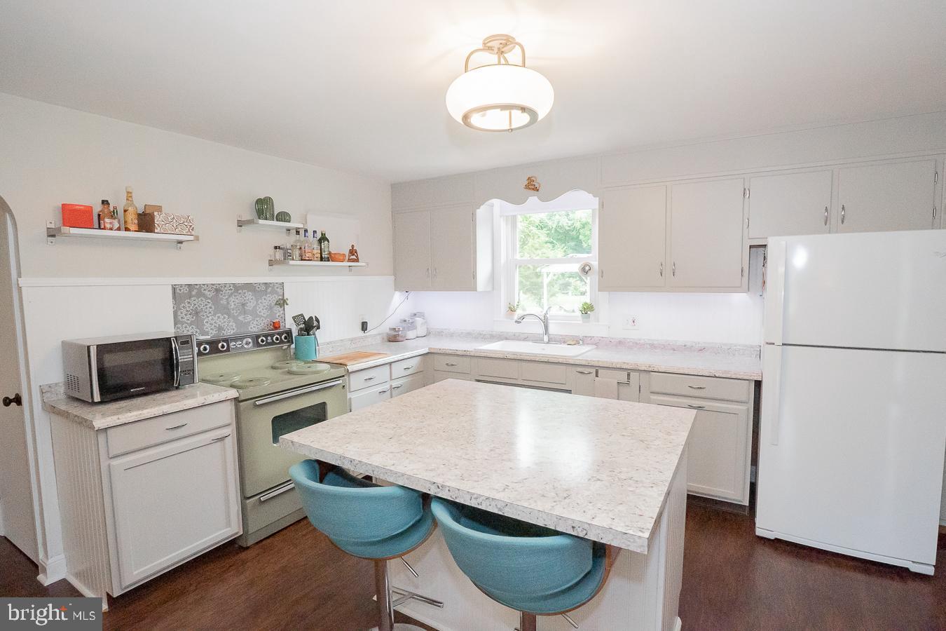 1629 Becker Road Green Lane, PA 18054 - Photo 5 of 32