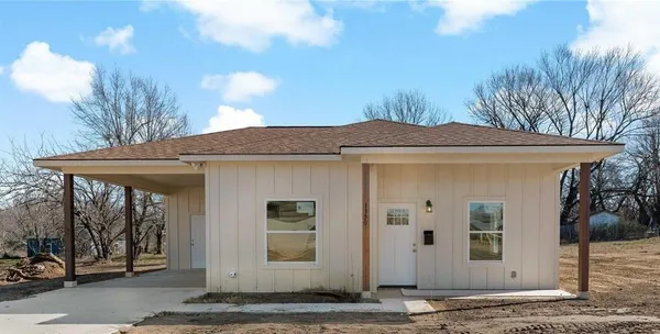 $1,500 | 1350 Fitzhugh Avenue, Paris, TX 75460