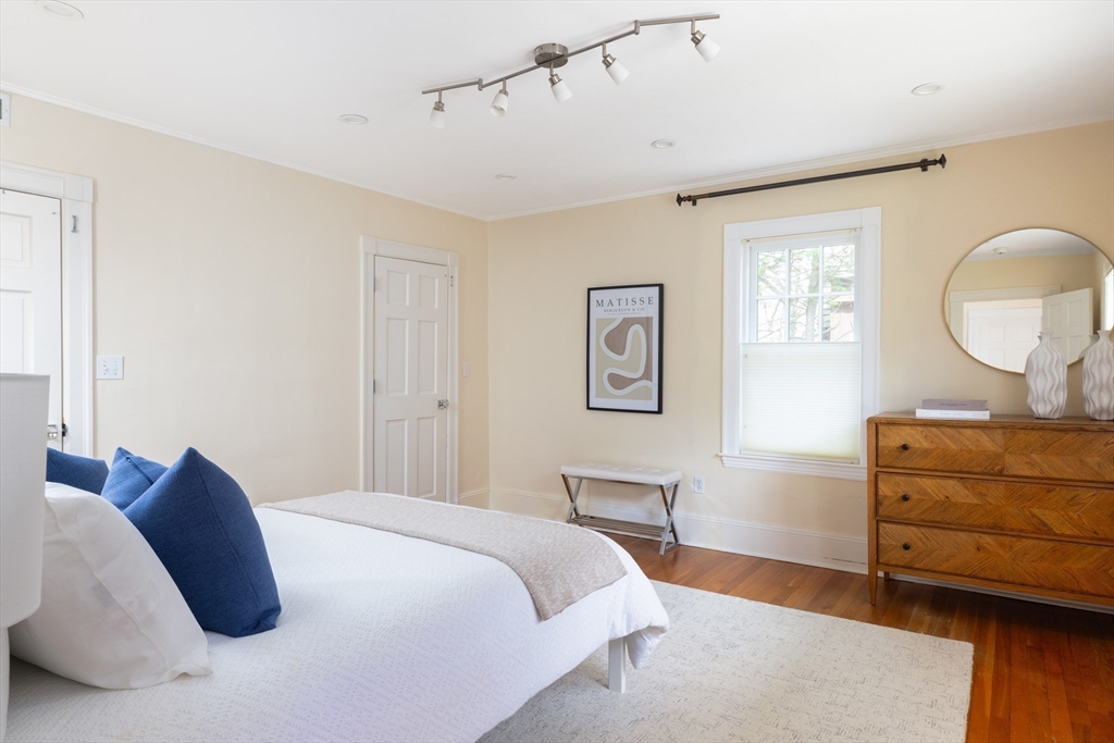 98 Spooner Road Chestnut Hill, MA 02467 - Photo 12 of 14 Gallery Image 12
