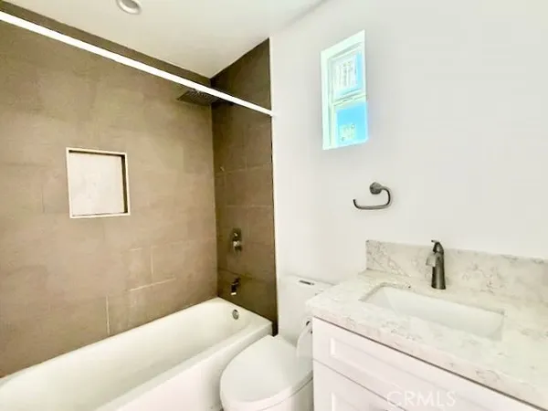 $1,875 | 227 1/2 East 84th Street, Los Angeles, CA 90003