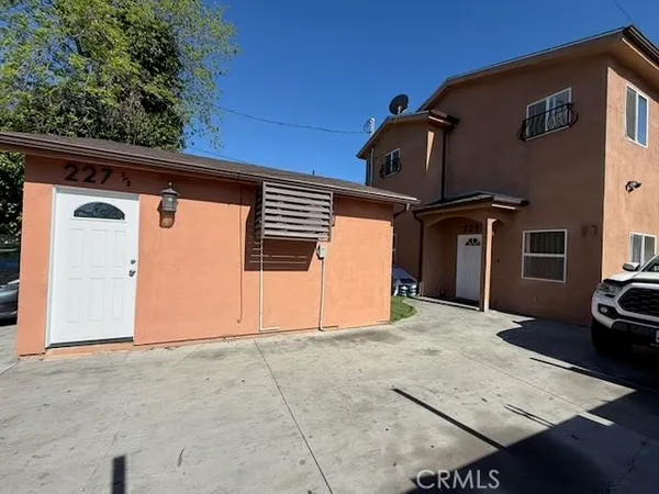 $1,875 | 227 1/2 East 84th Street, Los Angeles, CA 90003