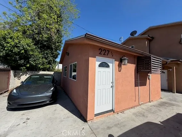 $1,875 | 227 1/2 East 84th Street, Los Angeles, CA 90003