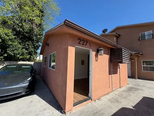 $1,875 | 227 1/2 East 84th Street, Los Angeles, CA 90003