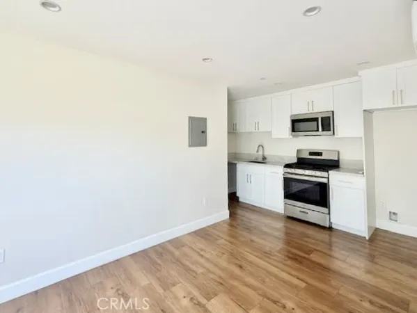 $1,875 | 227 1/2 East 84th Street, Los Angeles, CA 90003