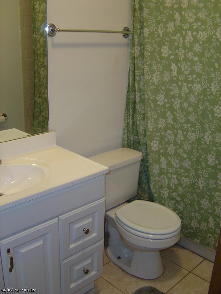 8343 Chason Road East Jacksonville, FL 32244 - Photo 4 of 6 Hall bath