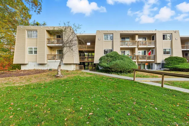 $184,900 | 529 Fox Run Lane, Carmel, NY 10512