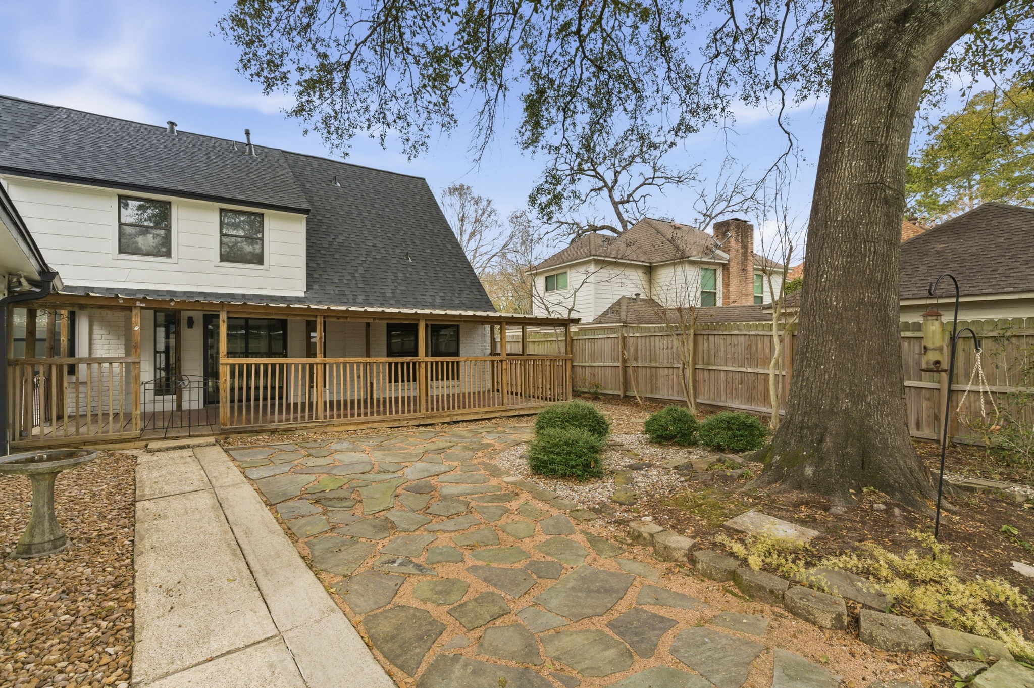 5 Devonshire Drive Conroe, TX 77304 - Photo 32 of 42