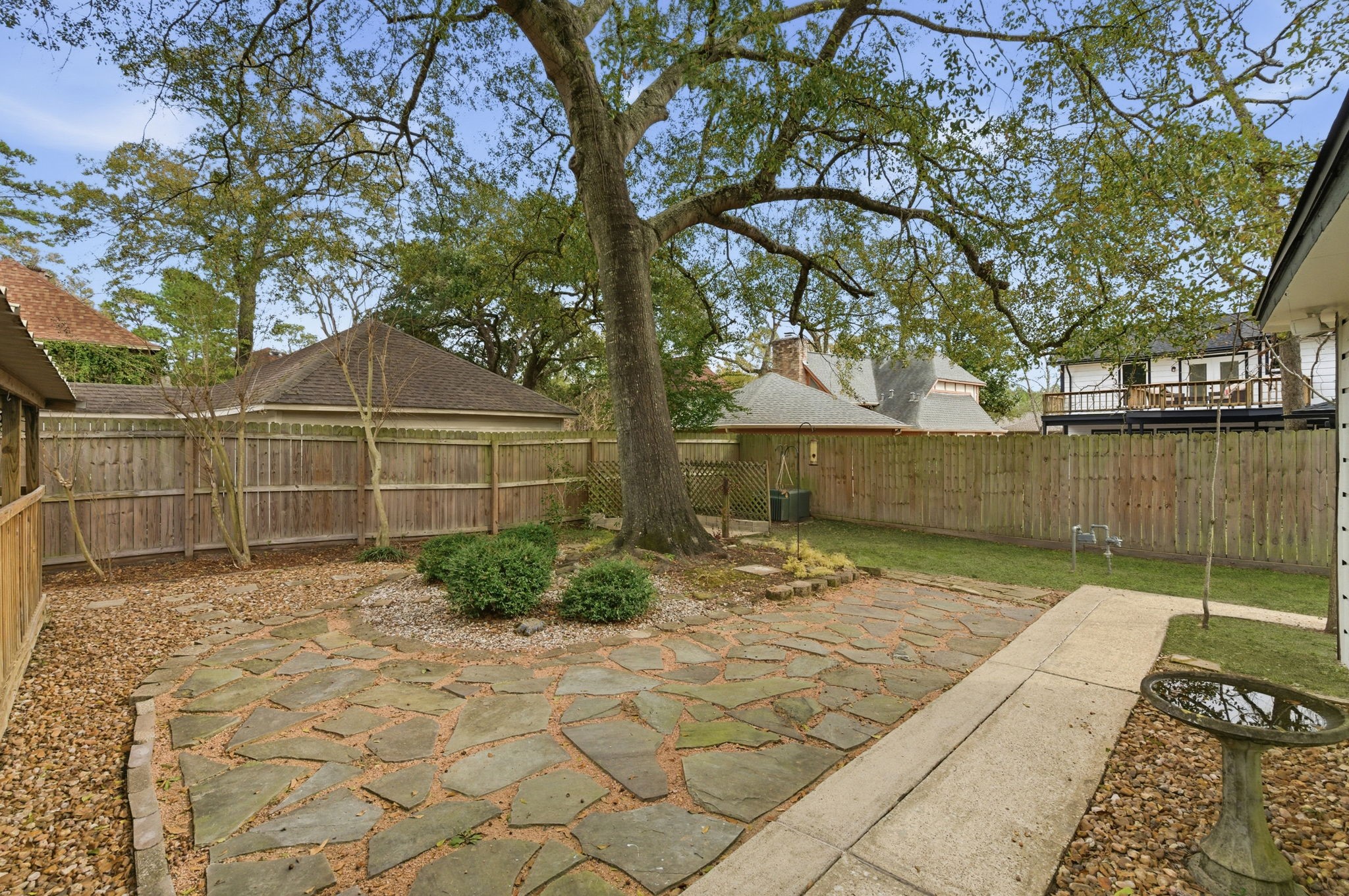 5 Devonshire Drive Conroe, TX 77304 - Photo 33 of 42