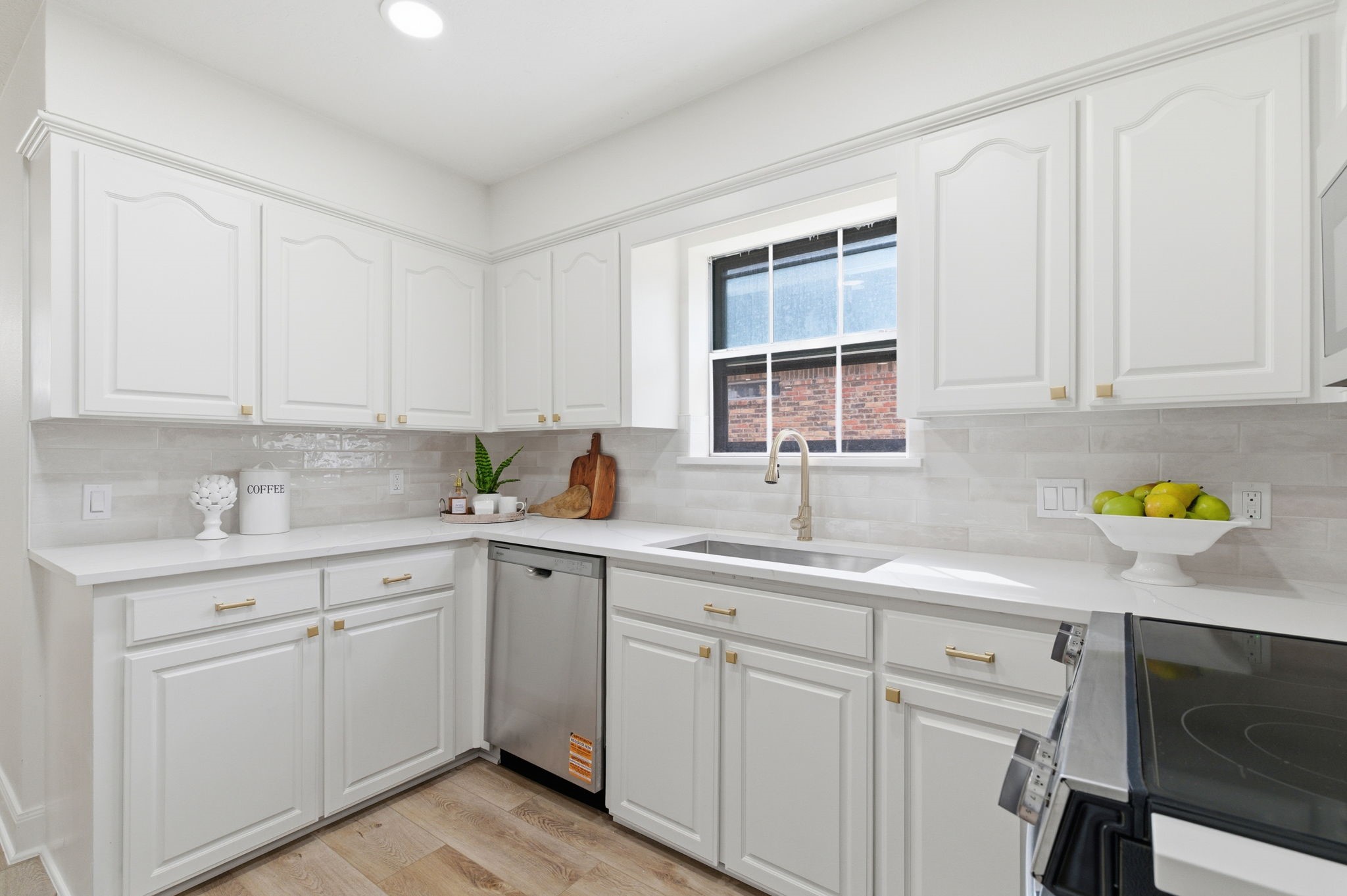 5 Devonshire Drive Conroe, TX 77304 - Photo 8 of 42