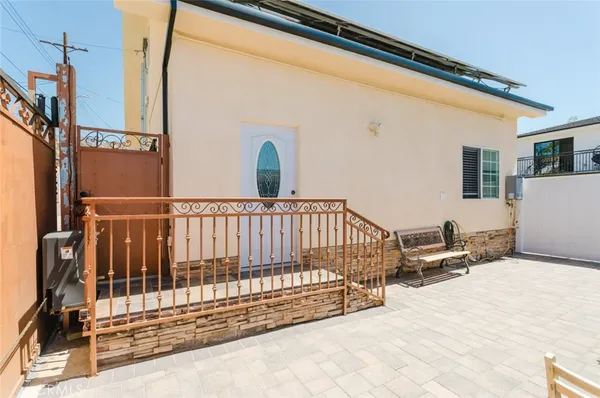 $3,000 | 833 East Verdugo Avenue, Burbank, CA 91501
