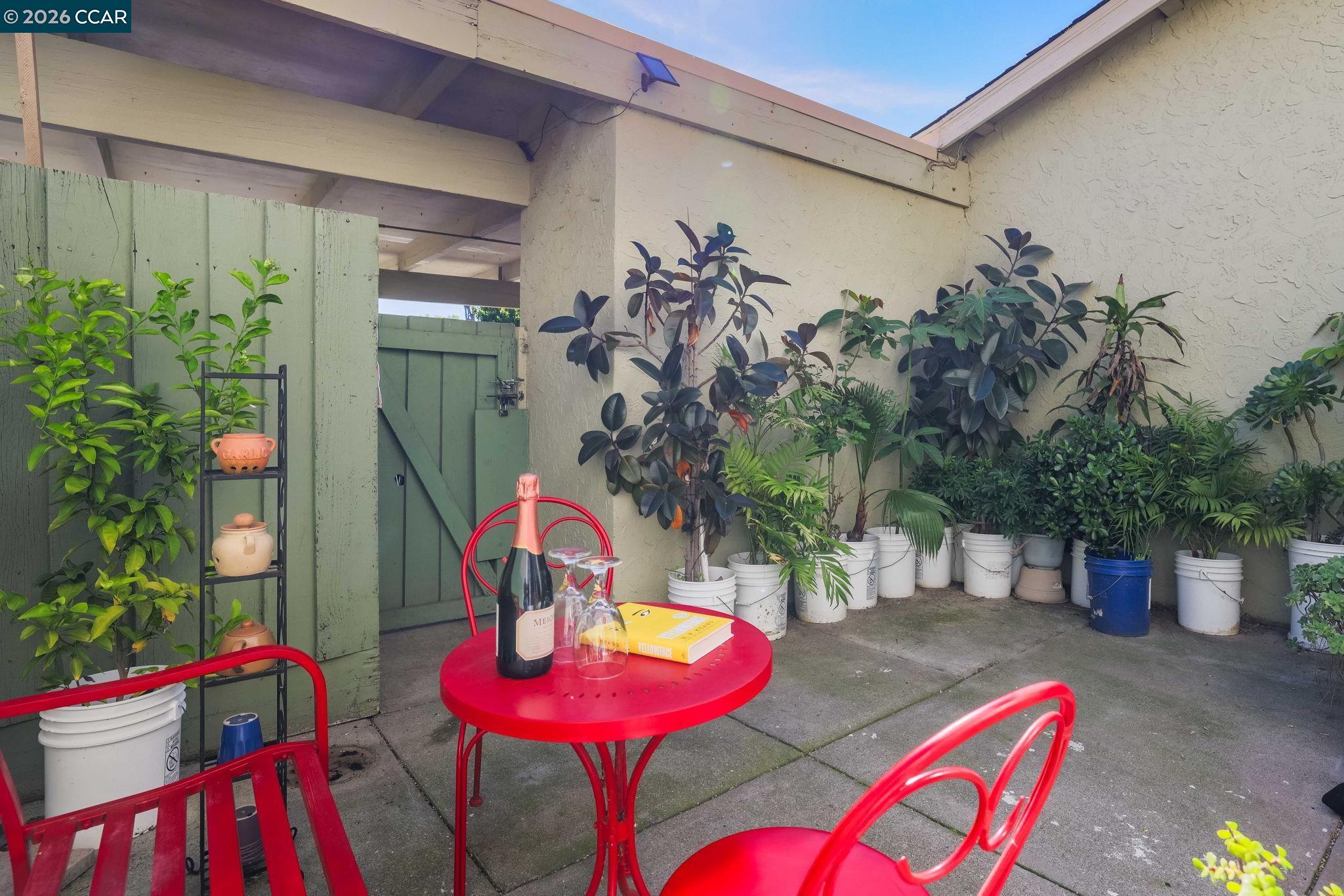 61 Meadowbrook Circle Pittsburg, CA 94565 - Photo 21 of 24 an outdoor space with furniture