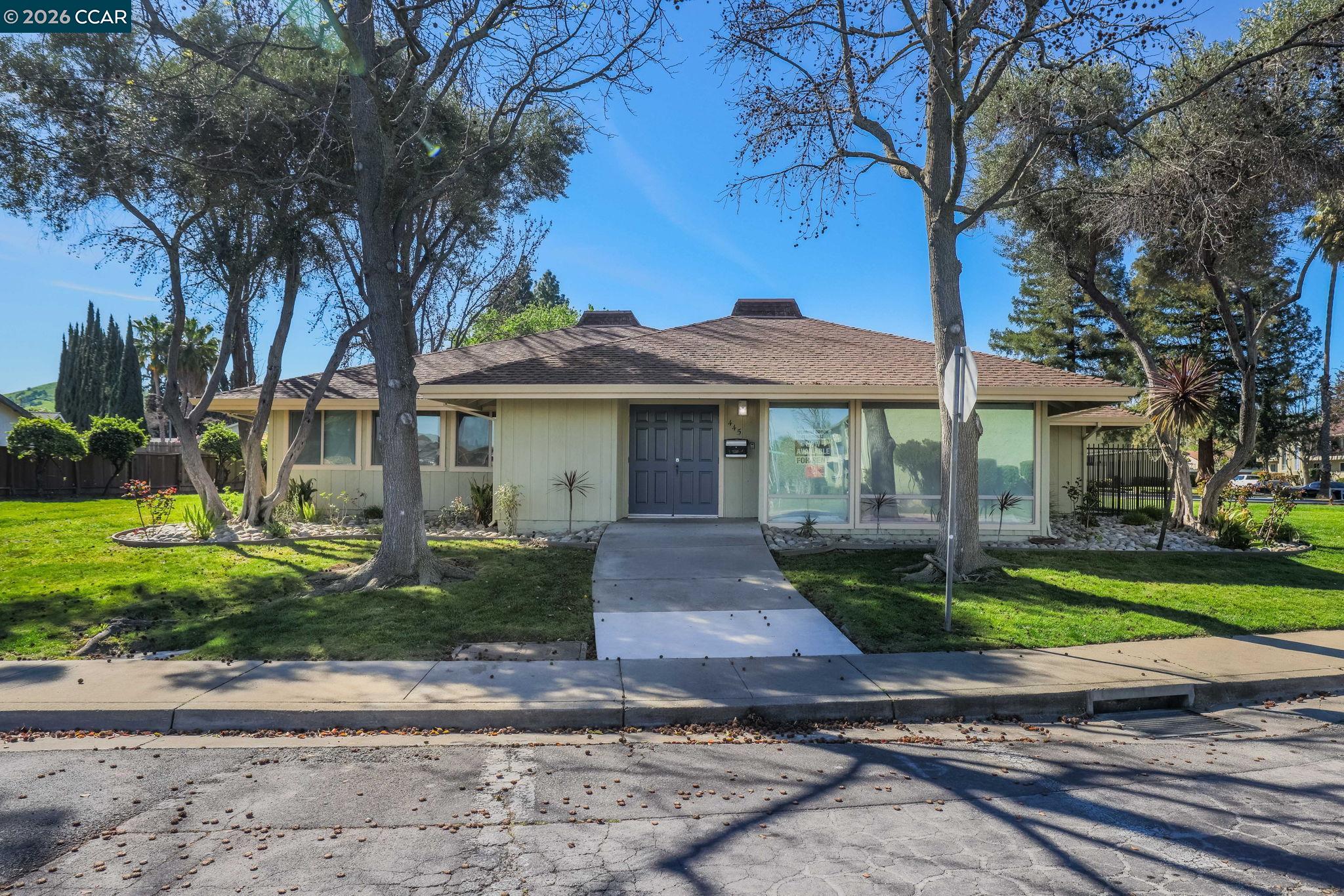 61 Meadowbrook Circle Pittsburg, CA 94565 - Photo 24 of 24 a front view of a house with garden