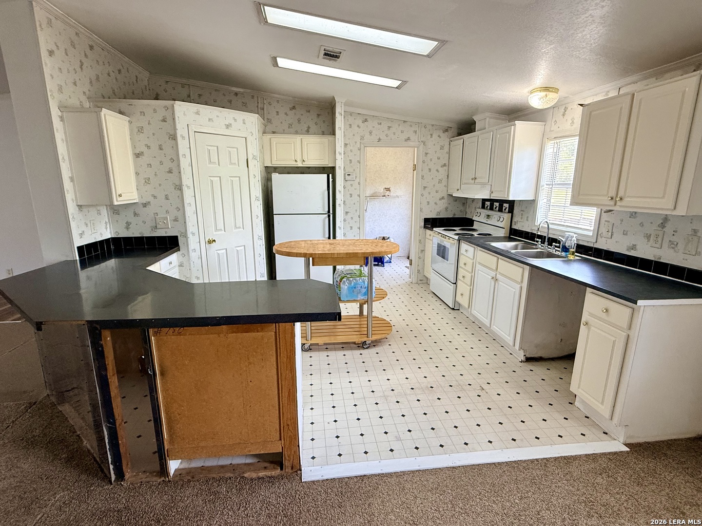 254 Kens Road Lakehills, TX 78063 - Photo 12 of 27