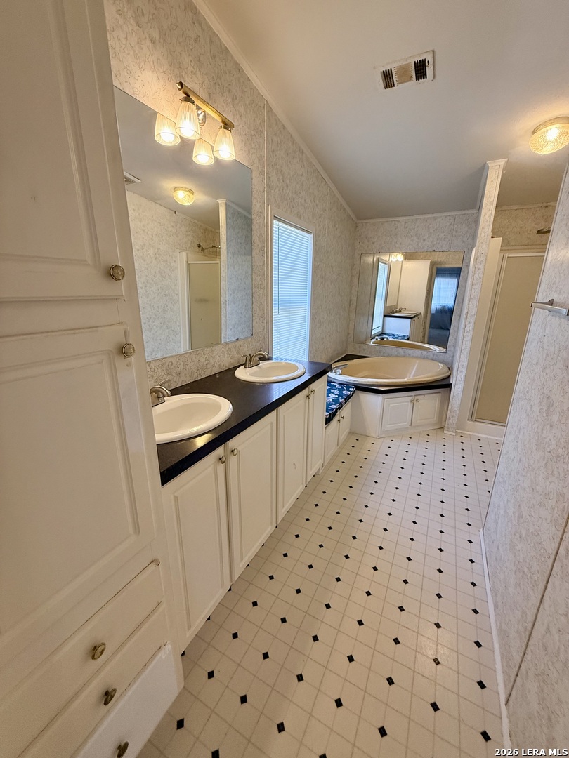 254 Kens Road Lakehills, TX 78063 - Photo 18 of 27