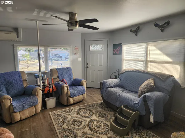 $310,000 | 867 Northeast Johnson Street, Myrtle Creek, OR 97457