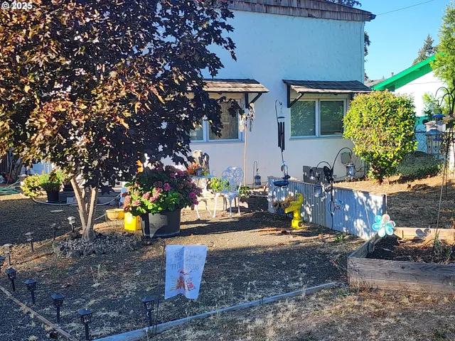 $310,000 | 867 Northeast Johnson Street, Myrtle Creek, OR 97457