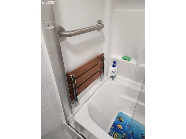 $310,000 | 867 Northeast Johnson Street, Myrtle Creek, OR 97457