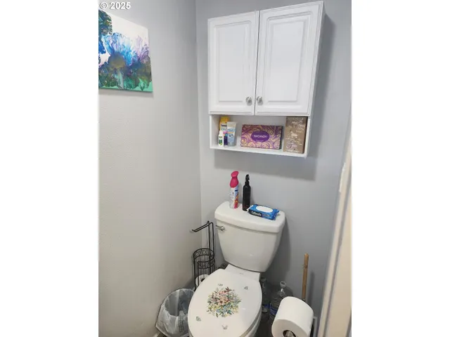 $310,000 | 867 Northeast Johnson Street, Myrtle Creek, OR 97457