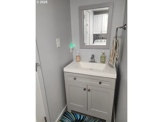 $310,000 | 867 Northeast Johnson Street, Myrtle Creek, OR 97457