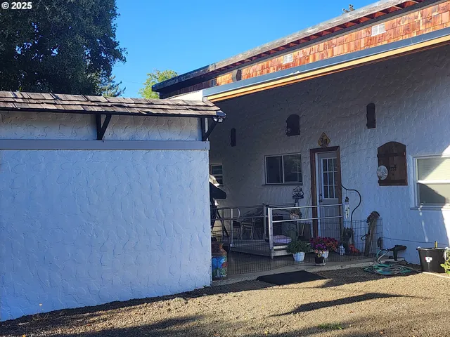 $310,000 | 867 Northeast Johnson Street, Myrtle Creek, OR 97457