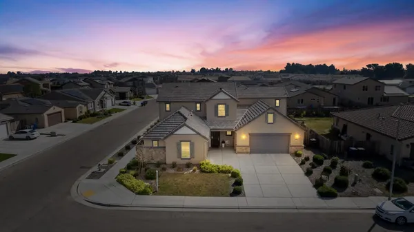 $730,000 | 2698 North Arroyo Avenue, Fresno, CA 93727