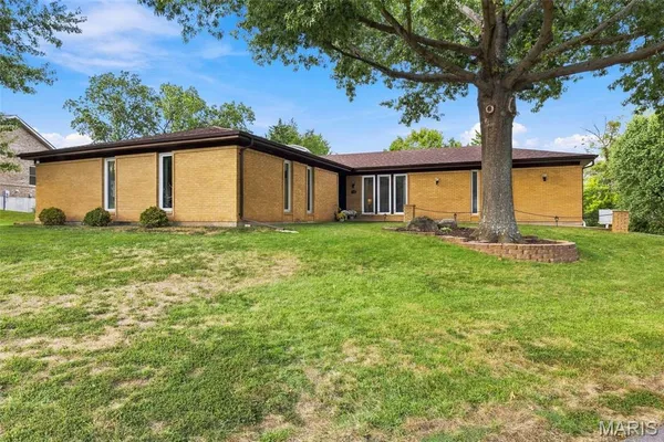 $325,000 | 5005 Snowberry Street, Imperial, MO 63052