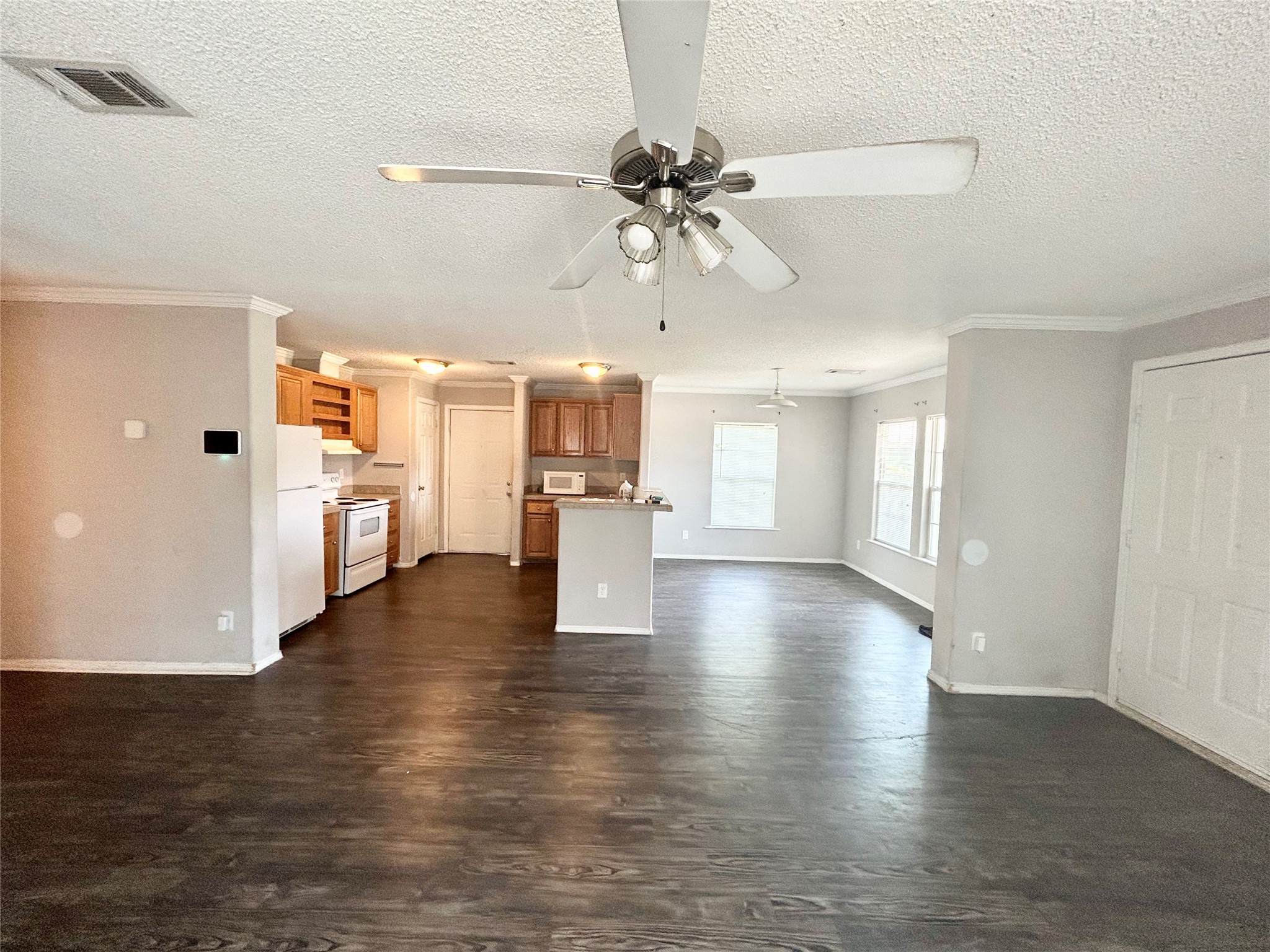 138 Varsity Circle Huntsville, TX 77340 - Photo 3 of 12