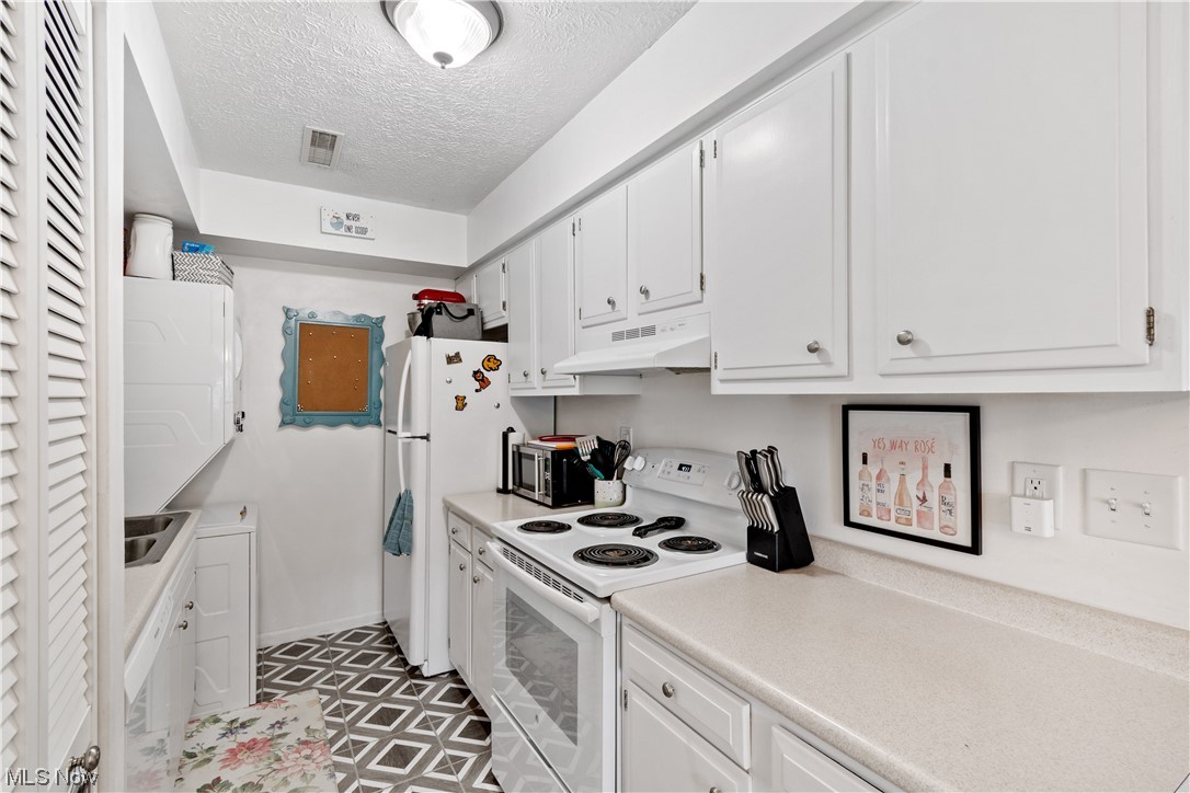 2480 Raber Road, Unit B Uniontown, OH 44685 - Photo 9 of 17