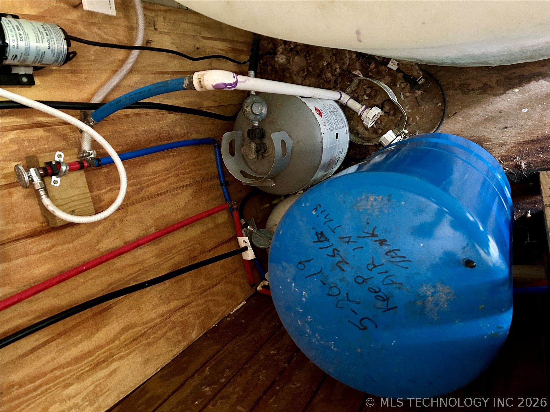 463501 East 820 Road Stilwell, OK 74960 - Photo 28 of 50 Pressure tank