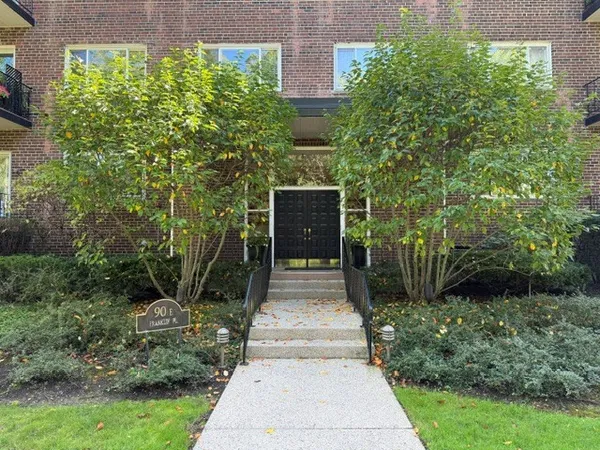 $575,000 | 90 Franklin Place East, Unit 209, Lake Forest, IL 60045