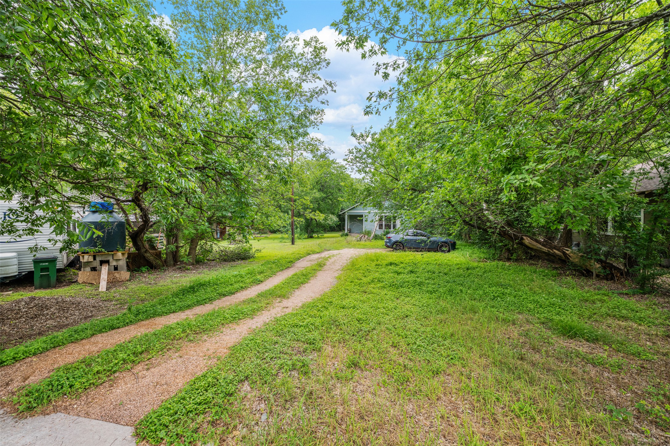 1132 Eleanor Street Austin, TX 78721 - Photo 2 of 14