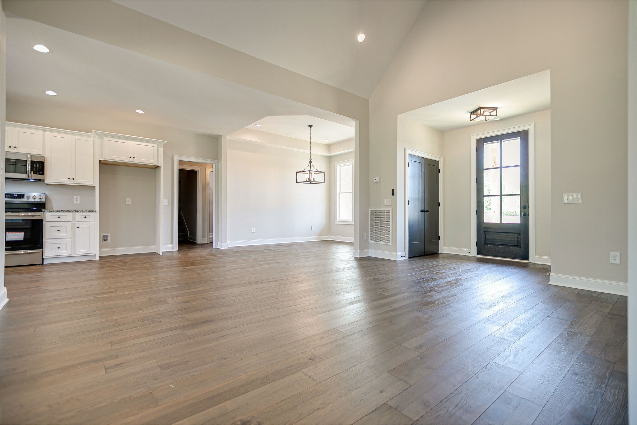 4640 Lunns Store Road Chapel Hill, TN 37034 - Photo 9 of 30 an empty room with wooden floor and windows
