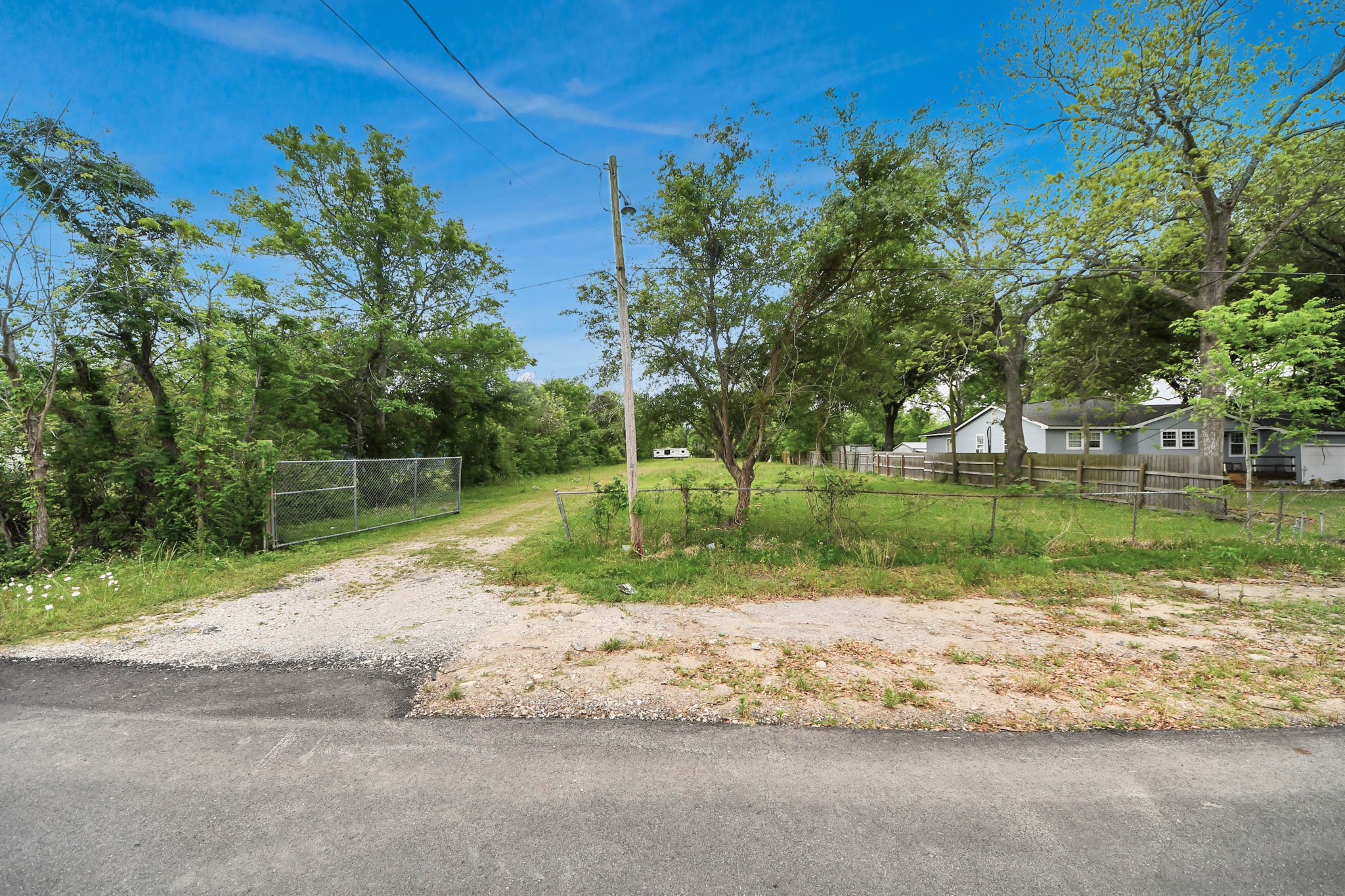703 N Road Baytown, TX 77521 - Photo 3 of 34