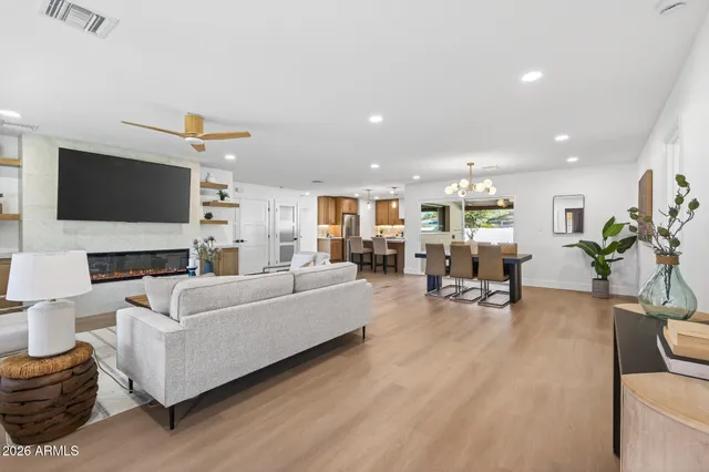 $745,000 | 3402 East Mercer Lane, Phoenix, AZ 85028