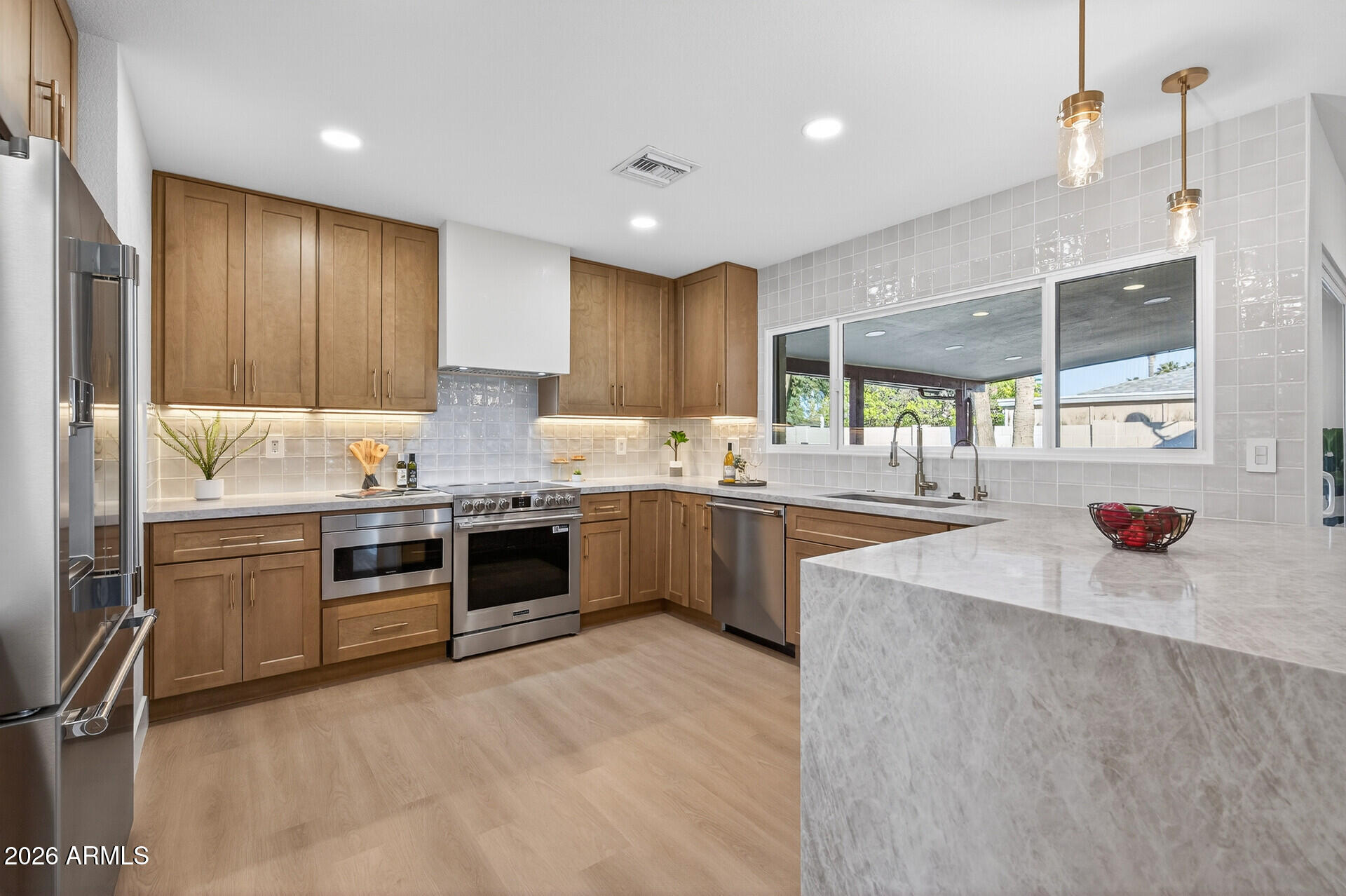 3402 East Mercer Lane Phoenix, AZ 85028 - Photo 12 of 45 26_3402_E_Mercer_Ln26_mls