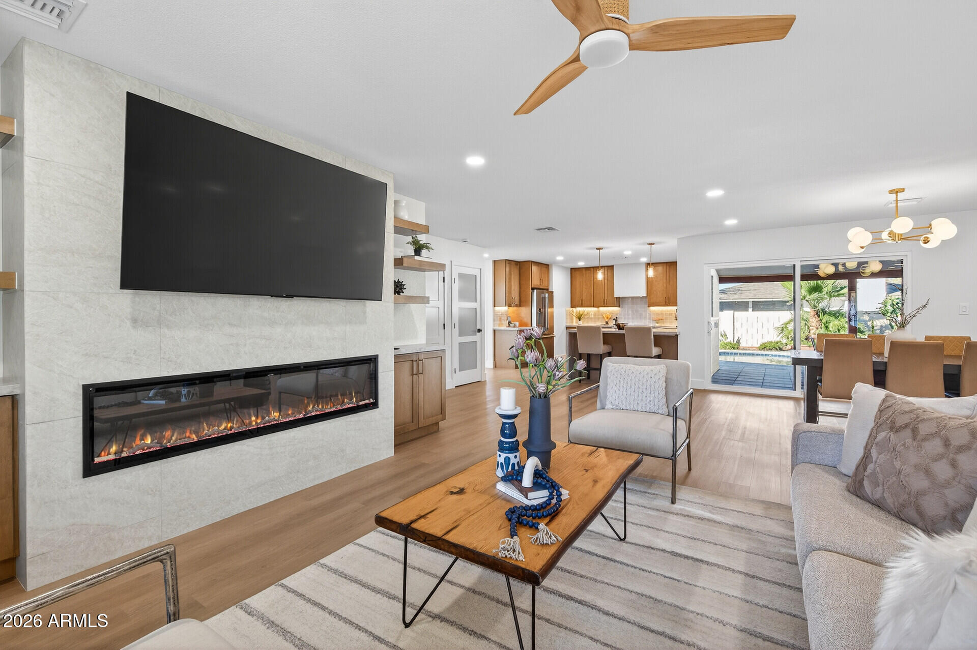 3402 East Mercer Lane Phoenix, AZ 85028 - Photo 4 of 45 17_3402_E_Mercer_Ln17_mls