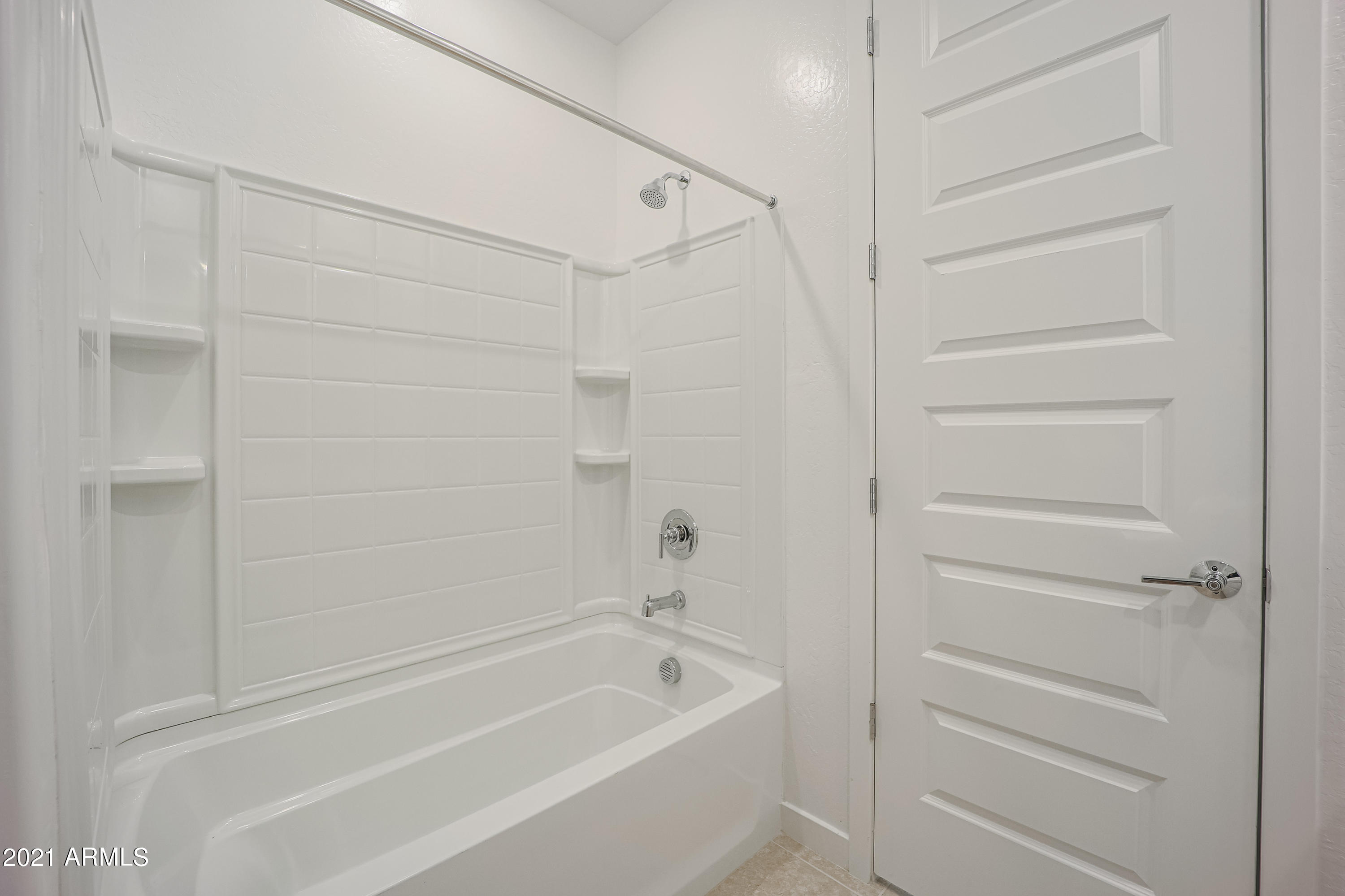 16556 West Alameda Road Surprise, AZ 85387 - Photo 24 of 34 a bathroom with a bathtub