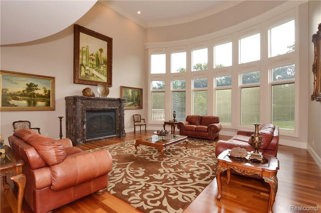 5249 Orchard Ridge Drive Rochester, MI 48306 - Photo 5 of 36 5aa Great Room Orchard Ridge 5249 august_05.JPG