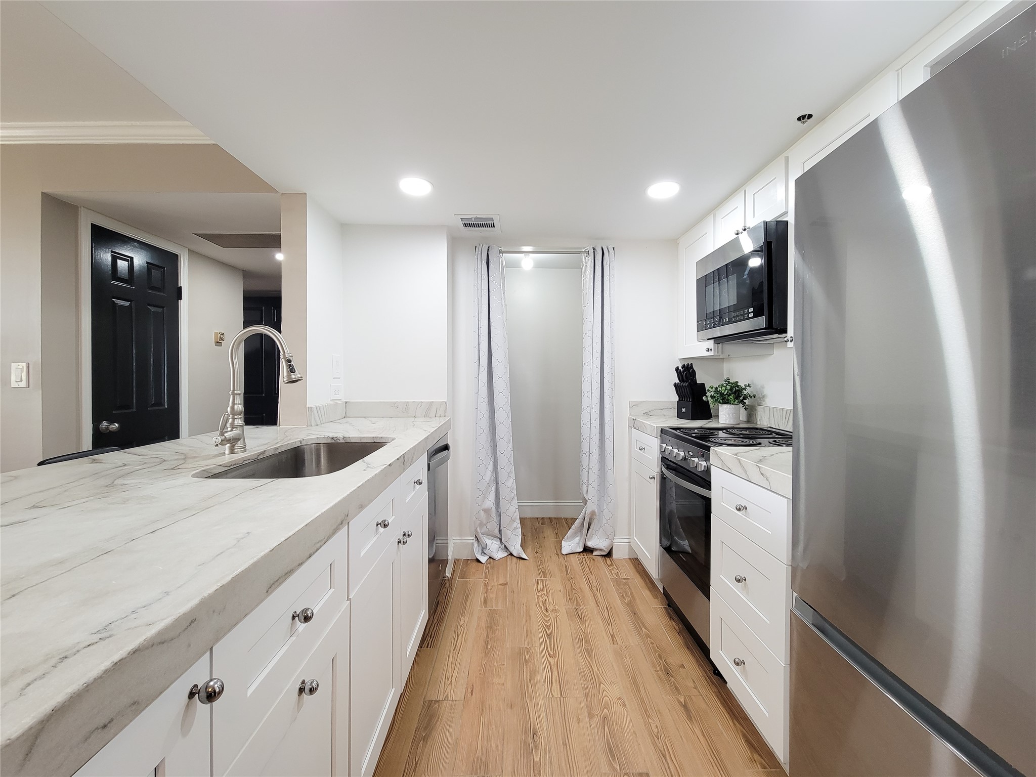 3525 Sage Road, Unit 908 Houston, TX 77056 - Photo 5 of 47