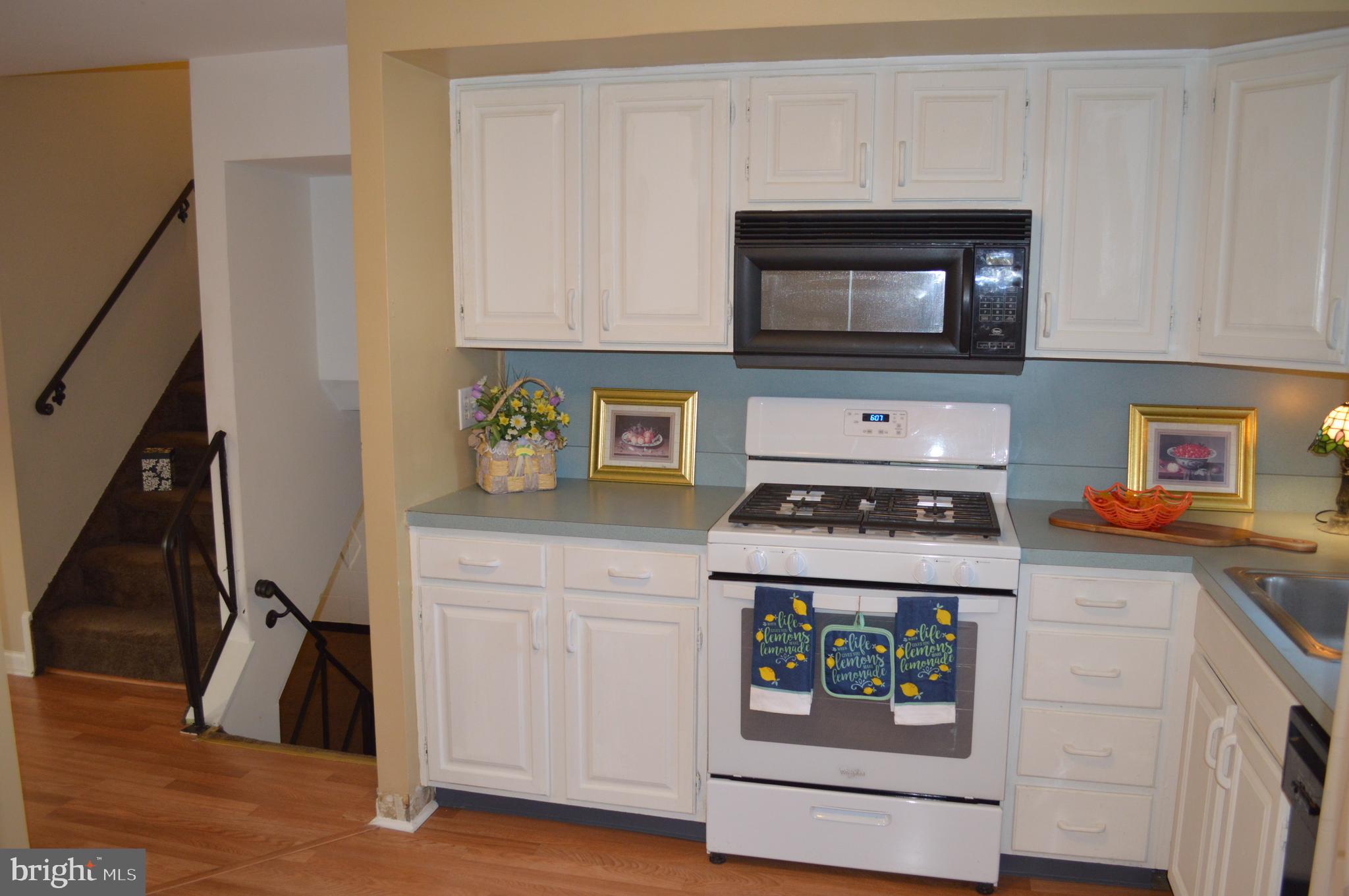 5 Cambridge Road Brookhaven, PA 19015 - Photo 30 of 41 Kitchen gas cooking