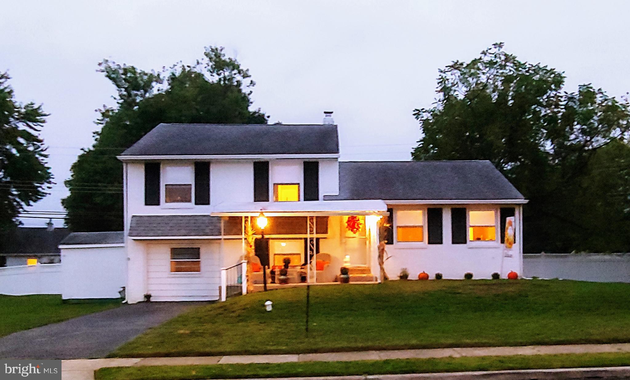 5 Cambridge Road Brookhaven, PA 19015 - Photo 6 of 41 Front twilight view