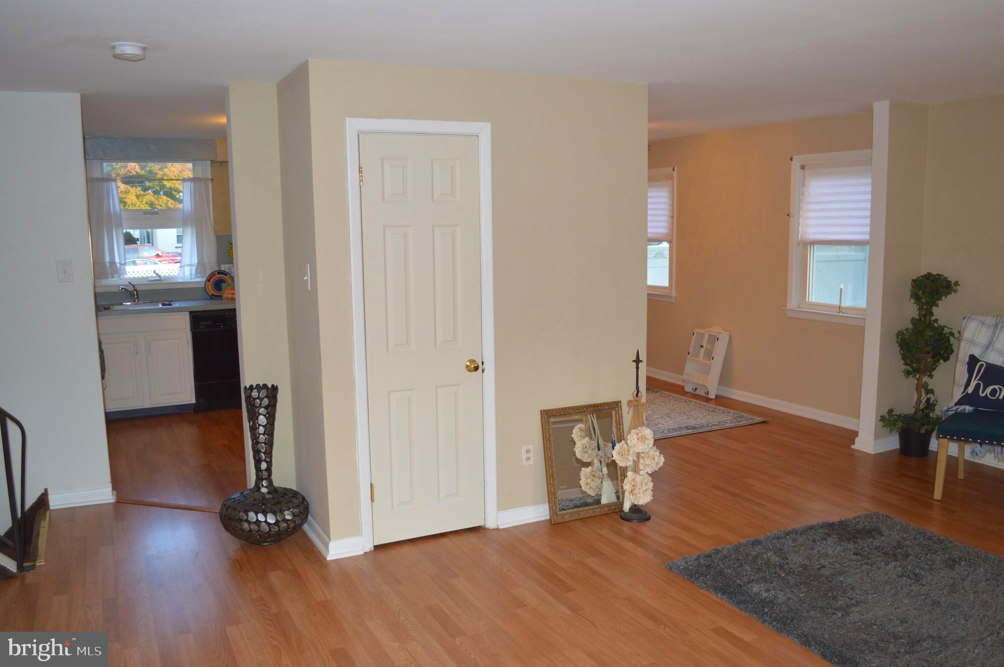 5 Cambridge Road Brookhaven, PA 19015 - Photo 8 of 41 Entry view