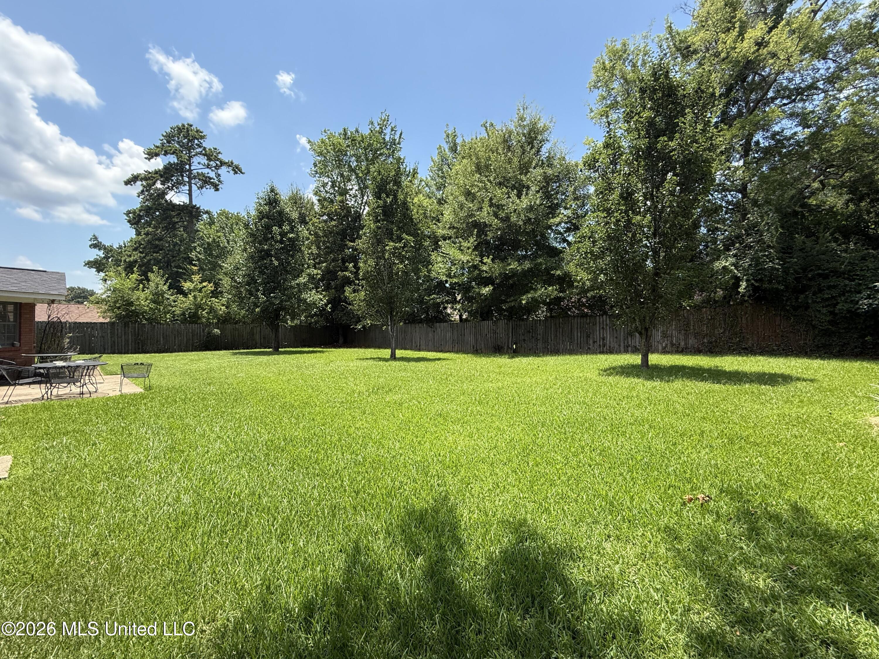 1842 Lake Trace Drive Jackson, MS 39211 - Photo 2 of 32 IMG_9875