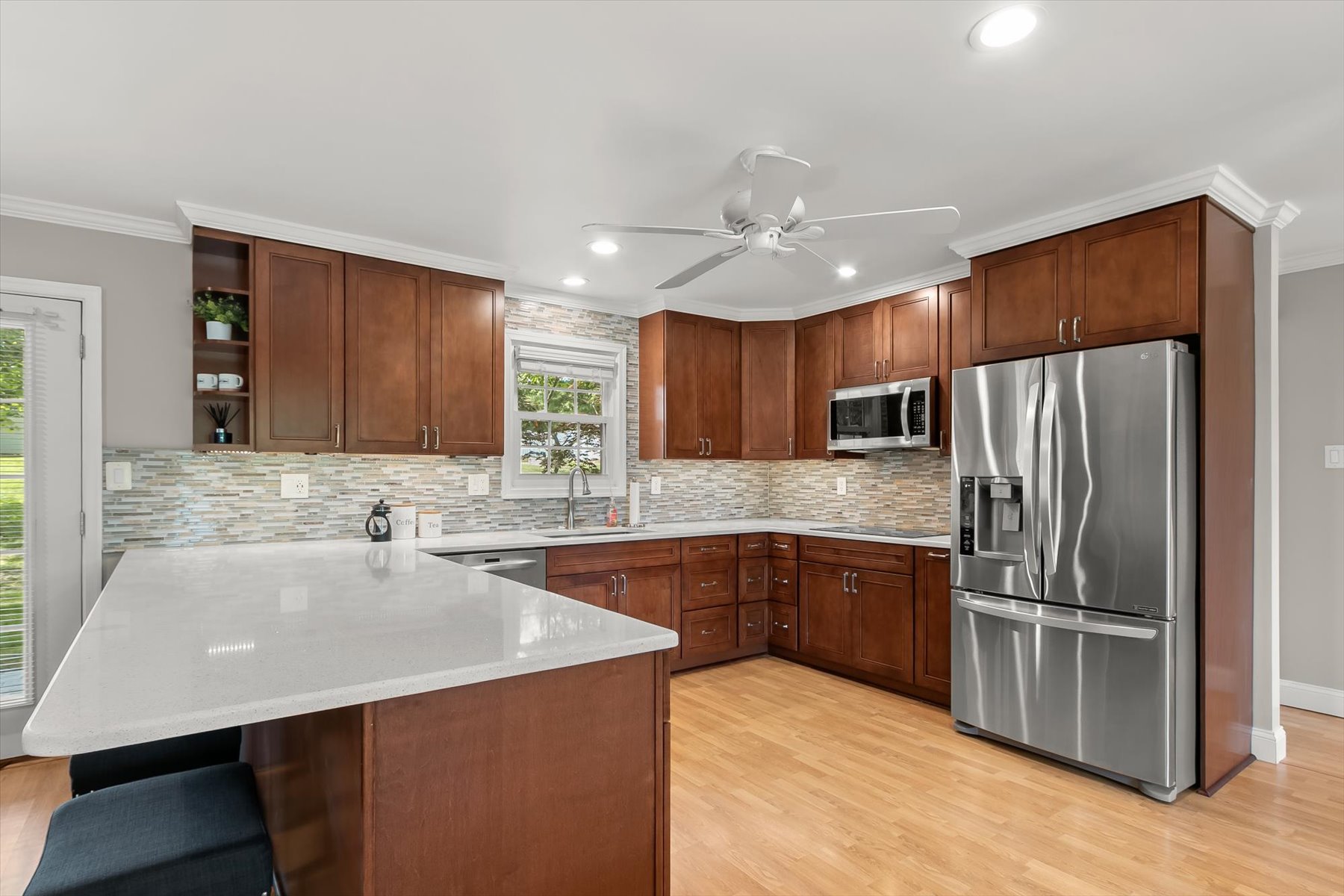 12405 Lime Kiln Road Fulton, MD 20759 - Photo 11 of 50 Beautifully Updated Kitchen w/ Quartz Counters
