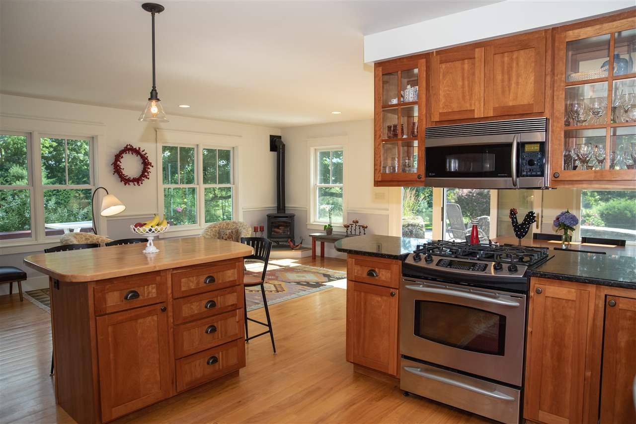 233 Clark Road Stowe, VT 05672 - Photo 9 of 39
