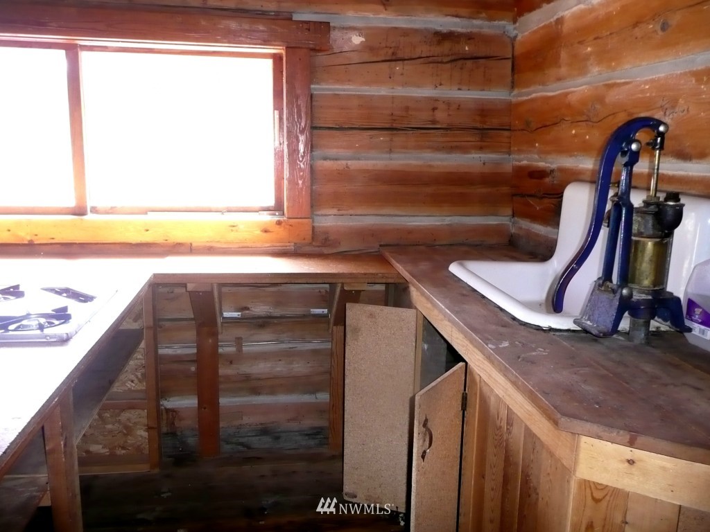 17 Woods Road Republic, WA 99166 - Photo 10 of 18