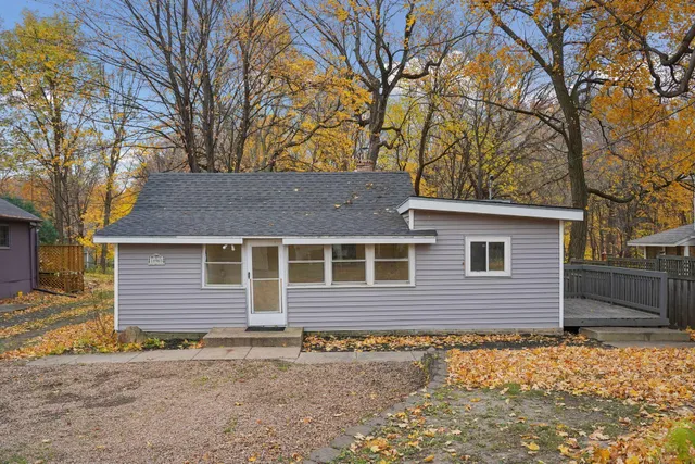 $350,000 | 18965 Lake Avenue, Deephaven, MN 55391