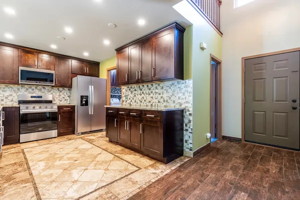 $2,400 | 2284 Woodside Drive, Carpentersville, IL 60110